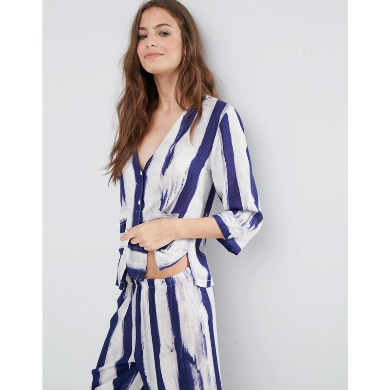ASOS - Gestreifter Schlafanzug aus gebürstetem Stoff - Mehrfarbig