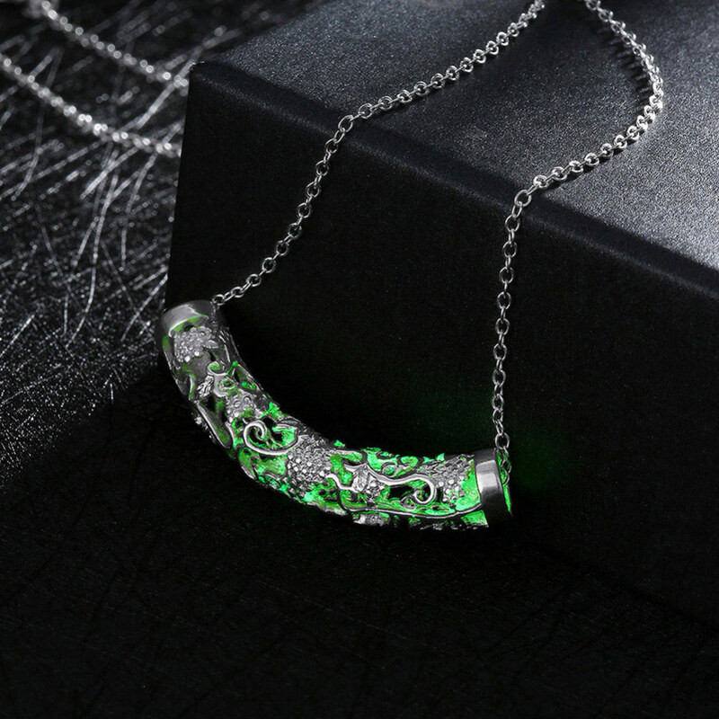 Lesara Halskette mit fluoreszierendem Anhänger Weinranke - Grün