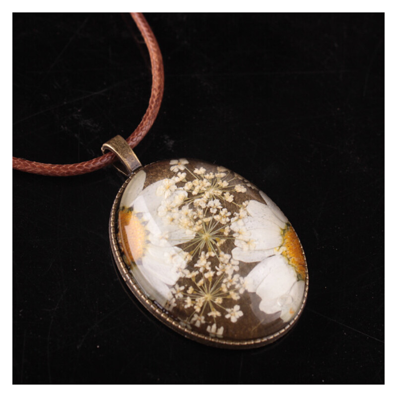 Lesara Halskette mit Blütenmix-Medaillon - Weiß