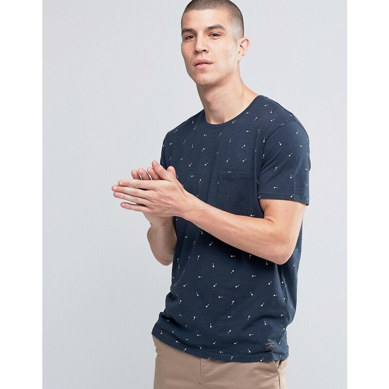 Selected Homme - T-Shirt mit Tasche und Pfeilprint - Blau