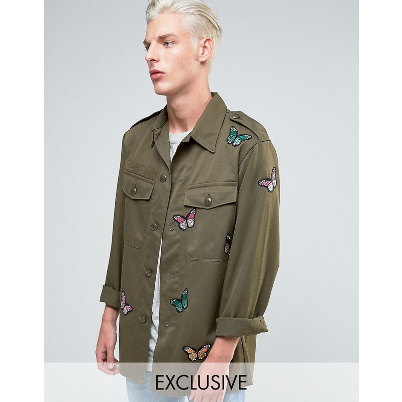 Reclaimed Vintage - Military-Hemdjacke mit Schmetterling-Aufnähern - Grün