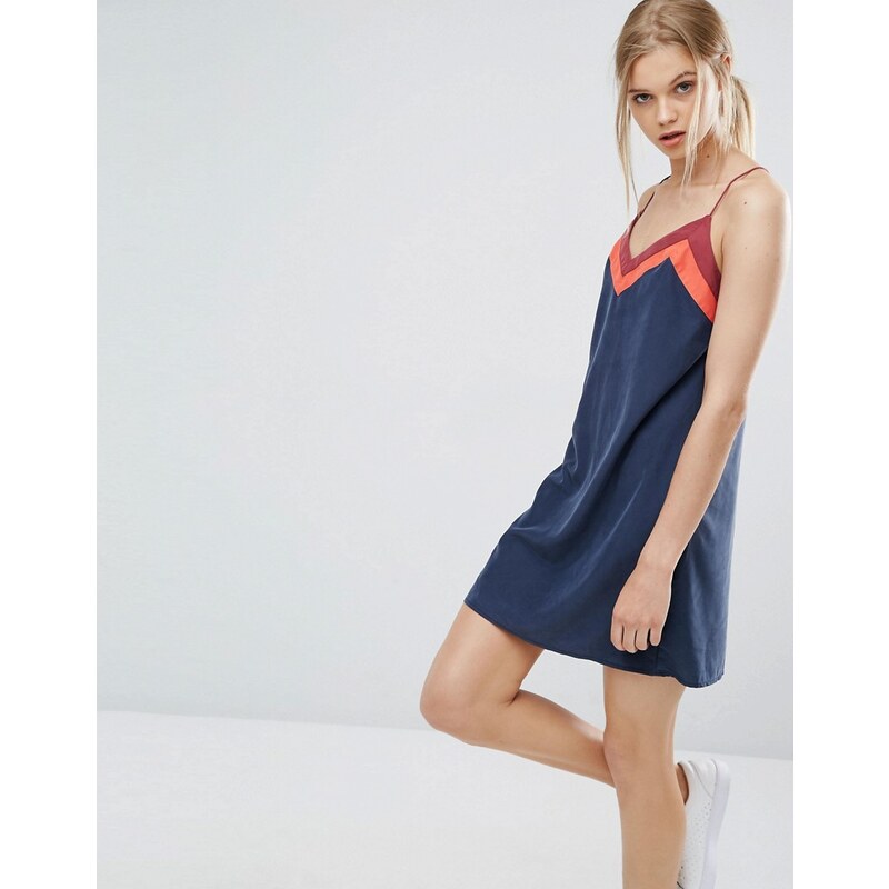 Abercrombie & Fitch - Kleid mit dünnen Trägern in Blockfarben - Marineblau