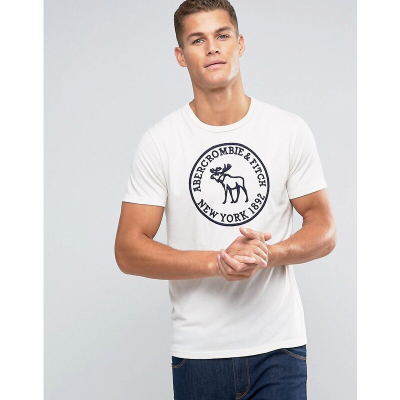 Abercrombie & Fitch - Schmales T-Shirt mit Elchlogo und runder Stickerei - Weiß