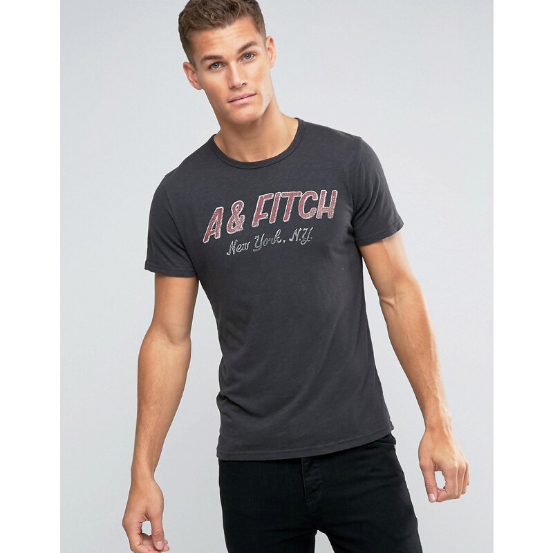 Abercrombie & Fitch - Schwarzes, schmales T-Shirt mit Vintage-A&Fitch-Print - Schwarz