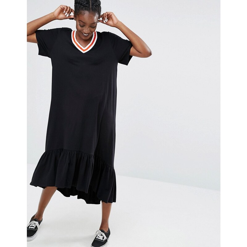 Monki - T-Shirt-Kleid mit Rüschensaum - Schwarz