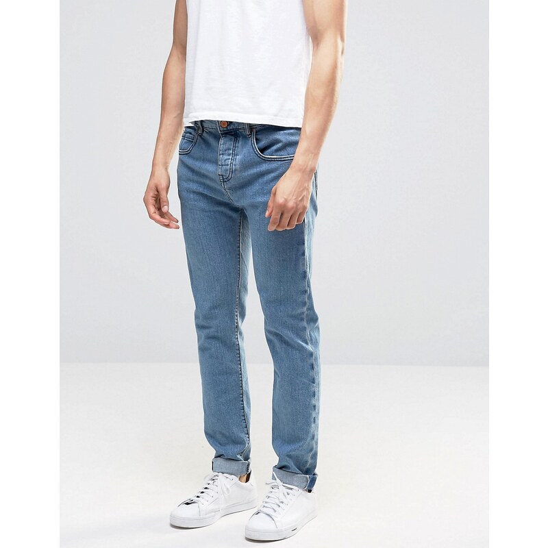 Pull&Bear - Enge, schmal zulaufende Jeans in Mittelblau - Marineblau