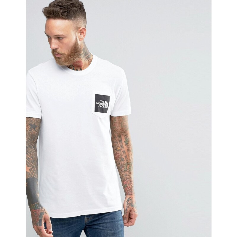 The North Face - T-Shirt mit kastenförmiger Tasche und Logo in Weiß - Weiß