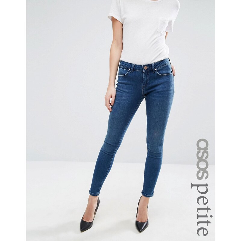ASOS PETITE - Whitby - Enge Jeans mit tiefem Bund in Abbie-Waschung - Blau