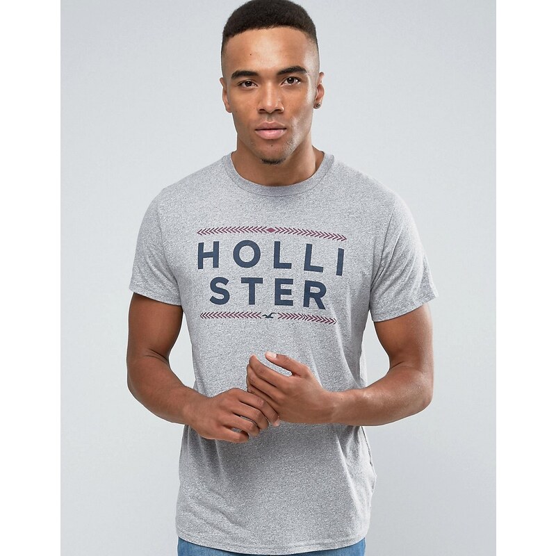 Hollister - Schmal geschnittenes, graues T-Shirt mit Logo - Grau