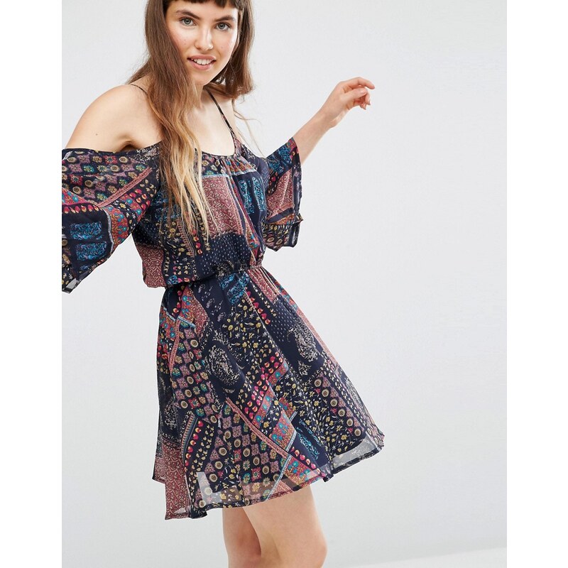 QED London - Kleid mit Schulteraussparungen im Patchworkdesign - Mehrfarbig