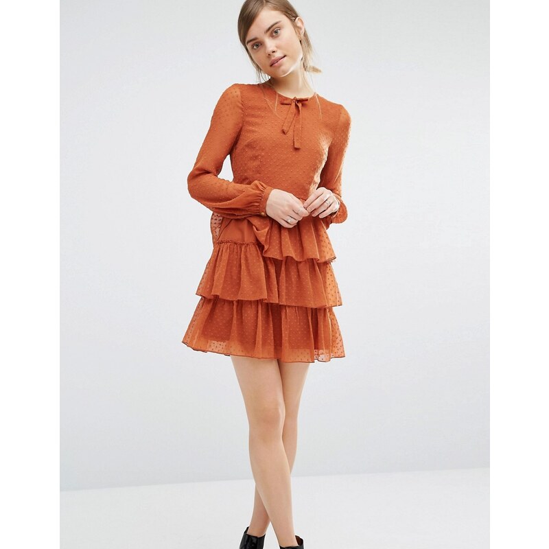Vero Moda - Stufenkleid mit Schleife am Ausschnitt - Orange