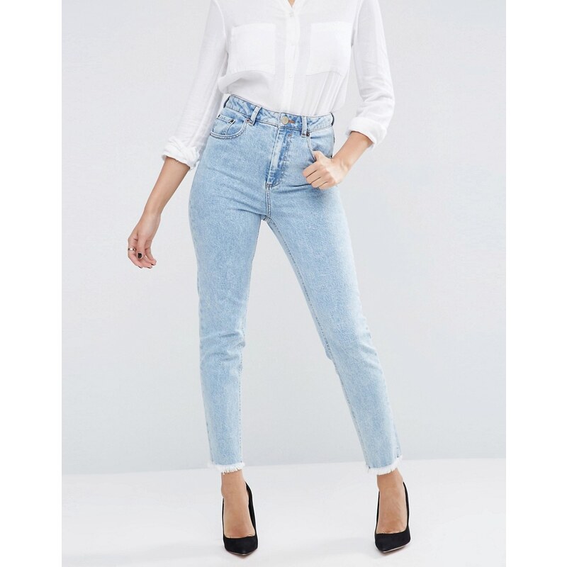 ASOS - FARLEIGH - Schmale Mom-Jeans mit offenen Kanten in mittlerer Sunni Pretty-Waschung - Blau