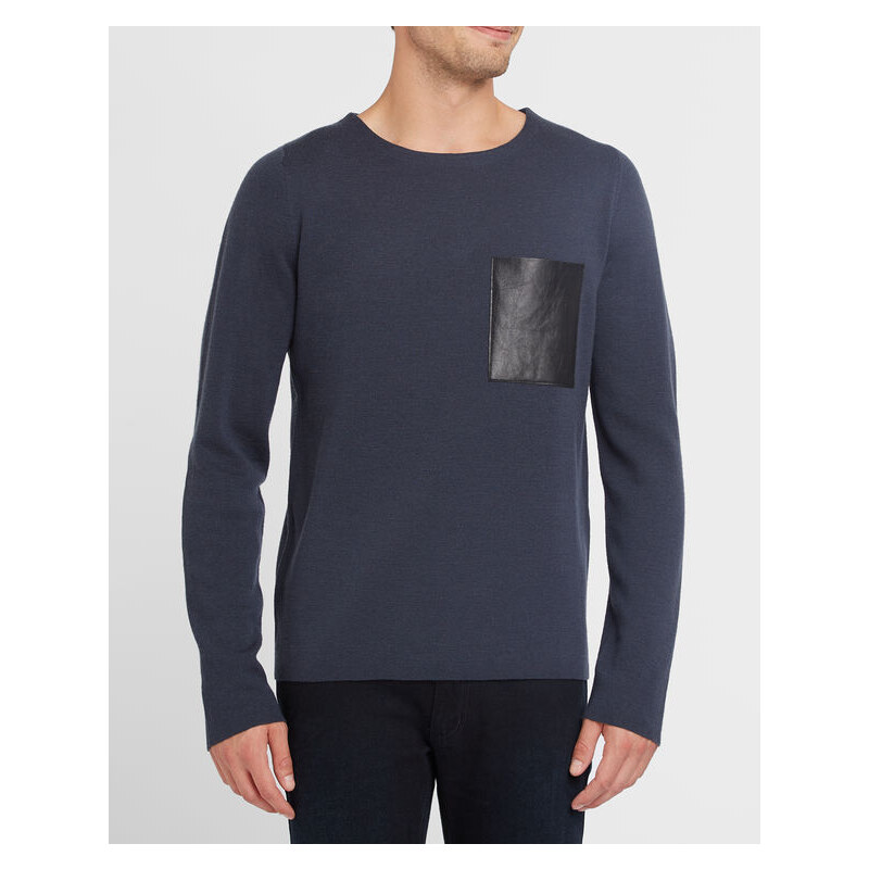SANDRO Grauer Pullover mit Rundhalsausschnitt und Kontrast-Brusttasche aus Leder