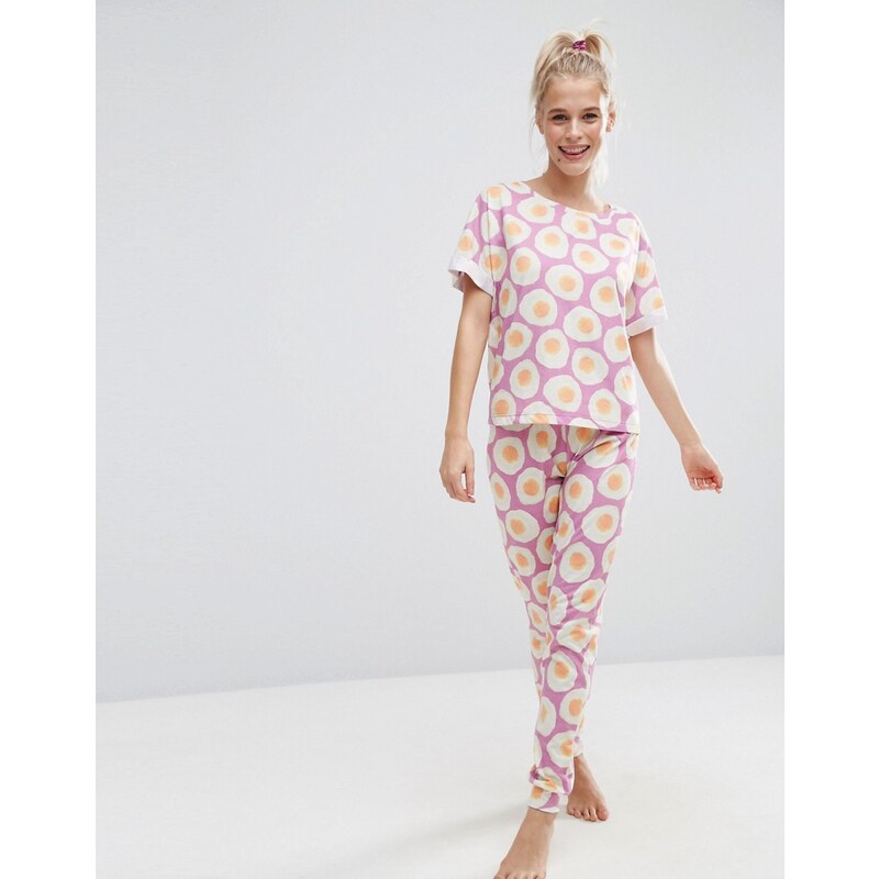 ASOS - Pyjama-Set aus T-Shirt und Leggings mit fotografischem Ei-Motiv - Mehrfarbig