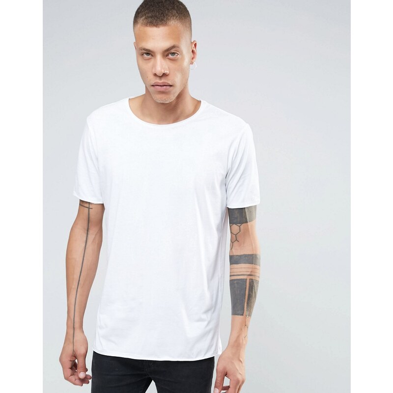 Weekday - Dunkles T-Shirt mit ungesäumtem Saum - Weiß
