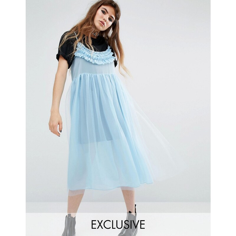 Reclaimed Vintage - Maxi-T-Shirt-Kleid mit transparenter Netzlage und gerüschtem Camisole - Blau