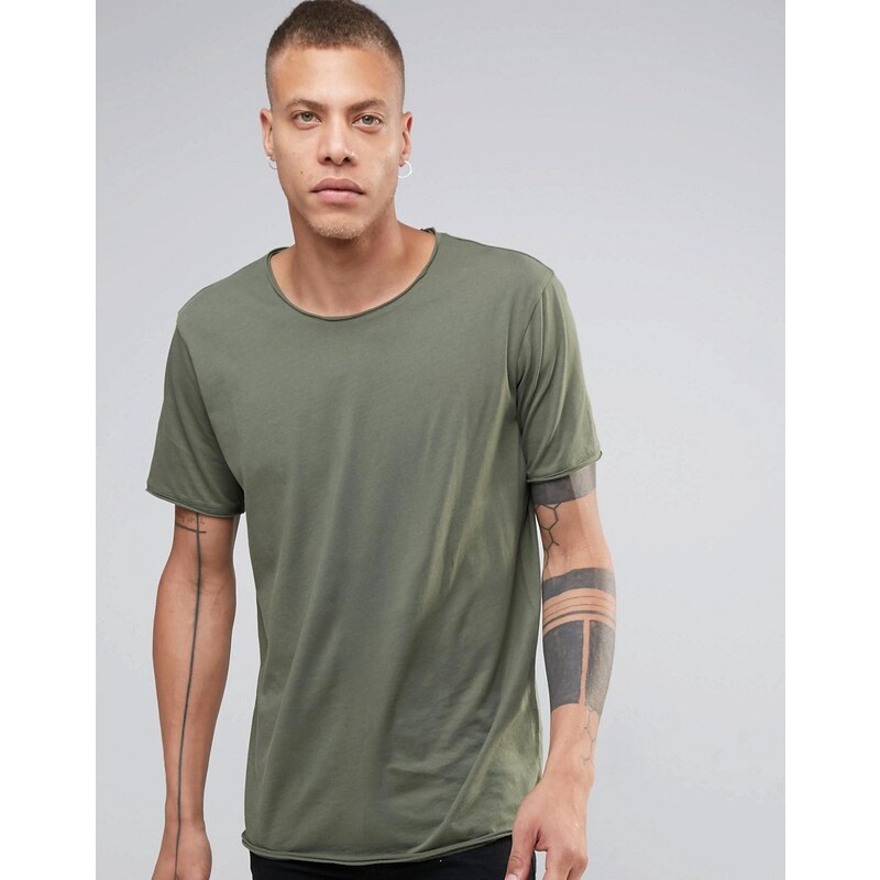 Weekday - Dunkles T-Shirt mit ungesäumtem Saum - Grün