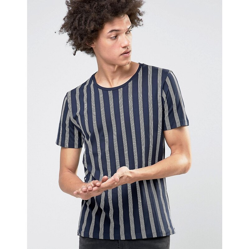 Selected Homme Selected - T-Shirt mit vertikalen Streifen - Marineblau