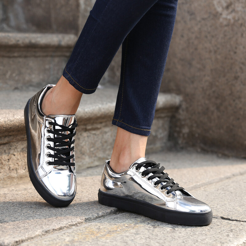 Lesara Metallic-Sneaker mit schwarzer Laufsohle - 36