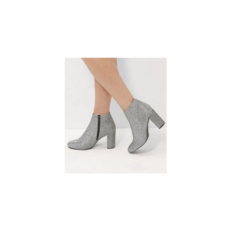 New Look Wide Fit – Silberfarbene, glitzernde Ankle Boots mit Blockabsatz