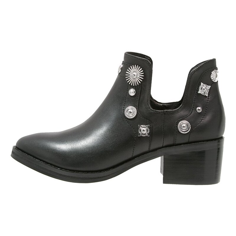 Eeight Ankle Boot black/silver