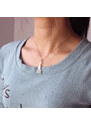 Personalisiertekette.De Benutzerdefinierte Delaware State geformte Halskette mit Herz Namen Rose Gold